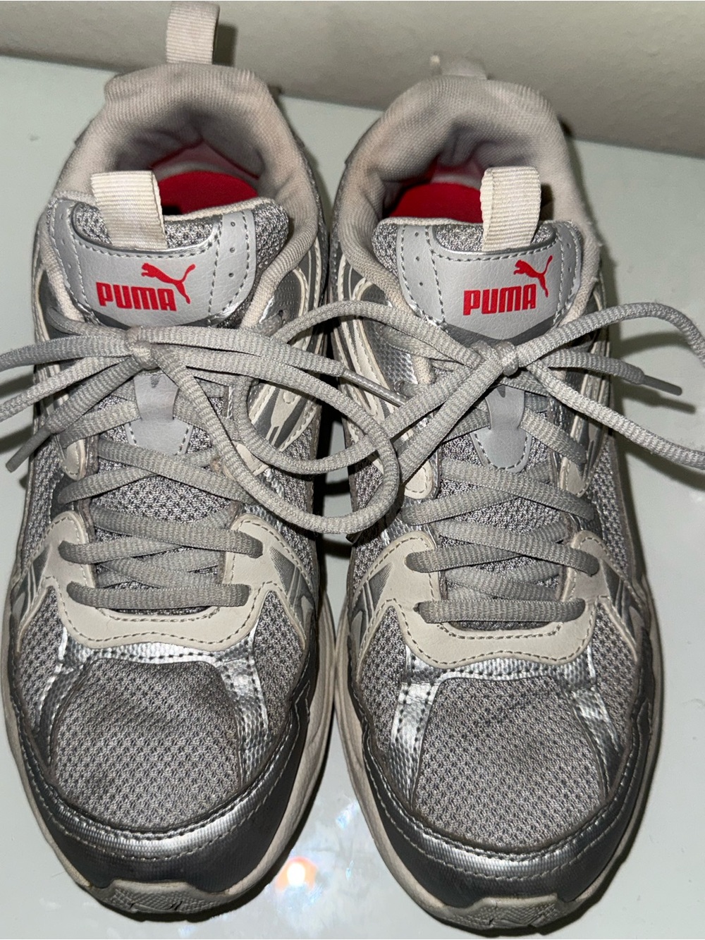 PUMA Women’s Silver Gray Sneakers Size 8.5 | Y2K Retro Running Shoes